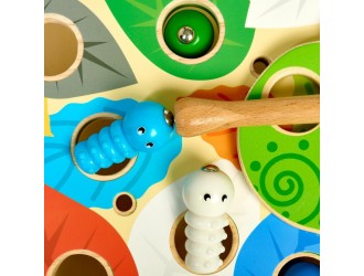 Joc magnetic din lemn - Prinde Omizile Lucy & Leo