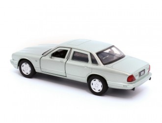 Macheta auto Jaguar XJ6, 1:36, Seafrost, TAYUMO Mecanism pull-back, sincron