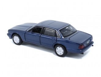 Macheta auto Jaguar XJ6, 1:32, Blue mecanism pull-back, lumini si sunet