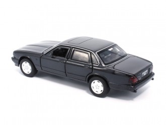 Macheta auto Jaguar XJ6, 1:32, Black mecanism pull-back, lumini si sunet