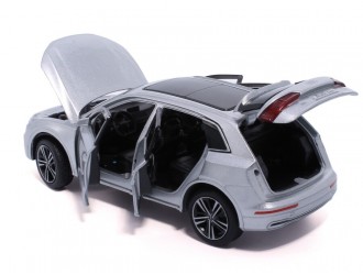 Macheta auto Audi Q5, 1:32, Silver directie activa roti fata, suspensii, lumini si sunet